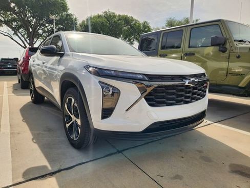 Used 2024 Chevrolet Trax RS w/ Driver Confidence Package image 1