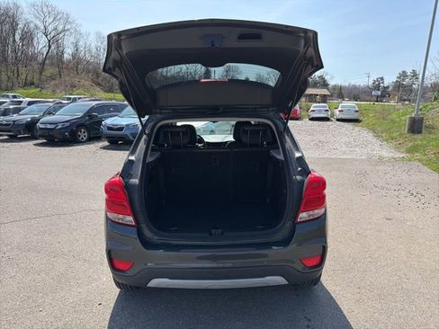 Used 2018 Chevrolet Trax LT w/ LT Convenience Package image 11