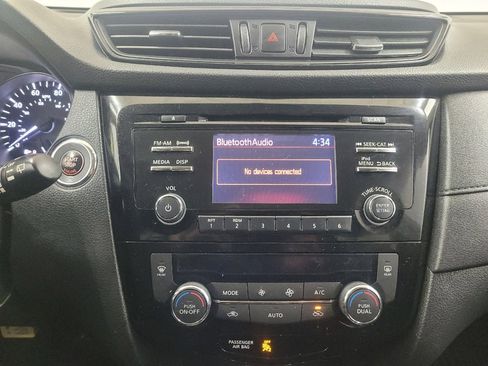 Used 2017 Nissan Rogue SV FWD image 25