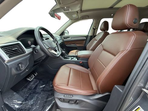 Used 2022 Volkswagen Atlas SEL R-Line AWD/4WD image 9