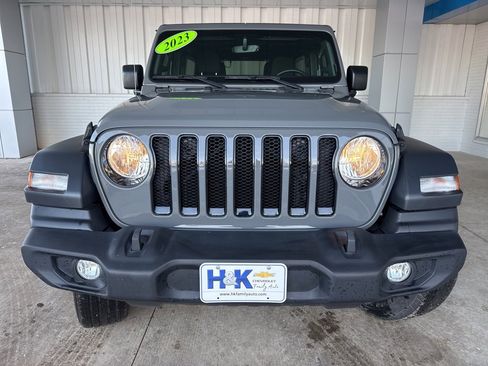 Used 2023 Jeep Wrangler Altitude image 2