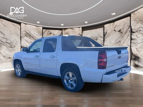 Used 2011 Chevrolet Avalanche LTZ AWD/4WD image 2