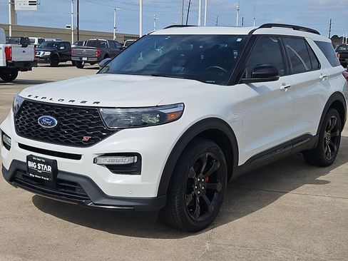 Used 2023 Ford Explorer ST w/ Technology Package image 9