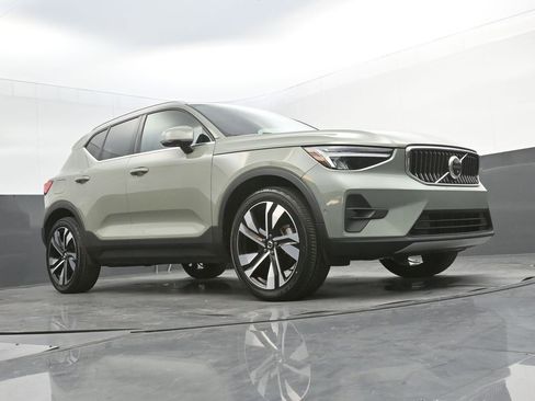Certified 2023 Volvo XC40 B5 Plus w/ Driver Assist Package image 37