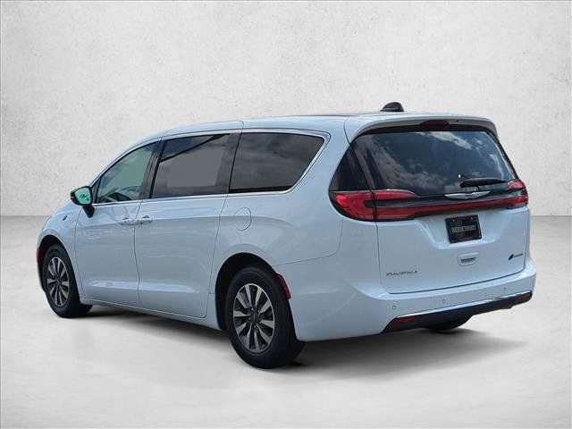 Used 2024 Chrysler Pacifica Limited FWD image 8