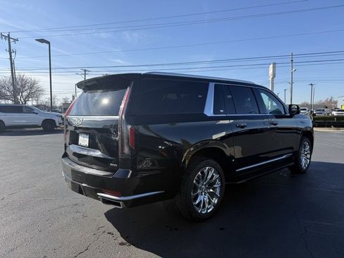 Used 2021 Cadillac Escalade ESV Premium Luxury w/ LPO, Radiant Package image 5