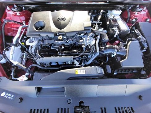 Used 2022 Toyota Camry LE image 10