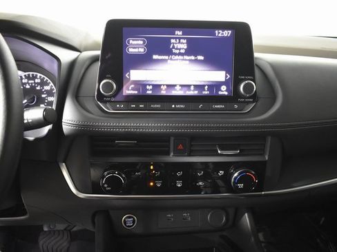 Used 2023 Nissan Rogue S image 17