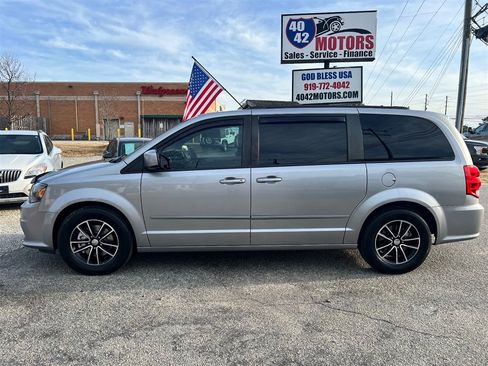 Used 2018 Dodge Grand Caravan GT image 2