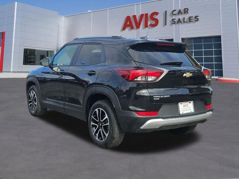 Used 2025 Chevrolet TrailBlazer LT AWD/4WD image 3