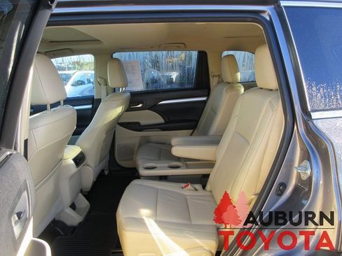 Used 2014 Toyota Highlander XLE image 24