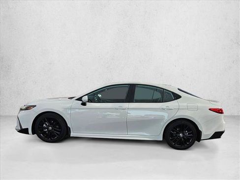 Used 2025 Toyota Camry SE FWD image 9