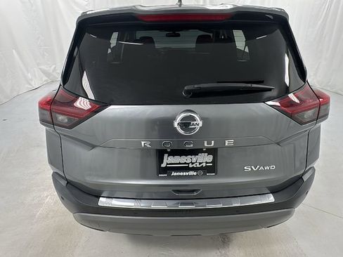 Used 2021 Nissan Rogue SV image 4