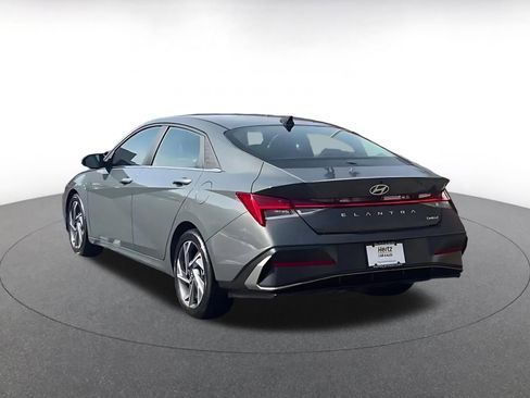 Used 2025 Hyundai Elantra Limited image 11