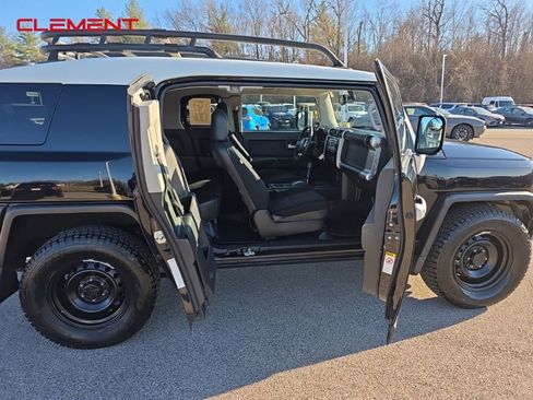 Used 2011 Toyota FJ Cruiser 2WD w/ Convenience Pkg image 9