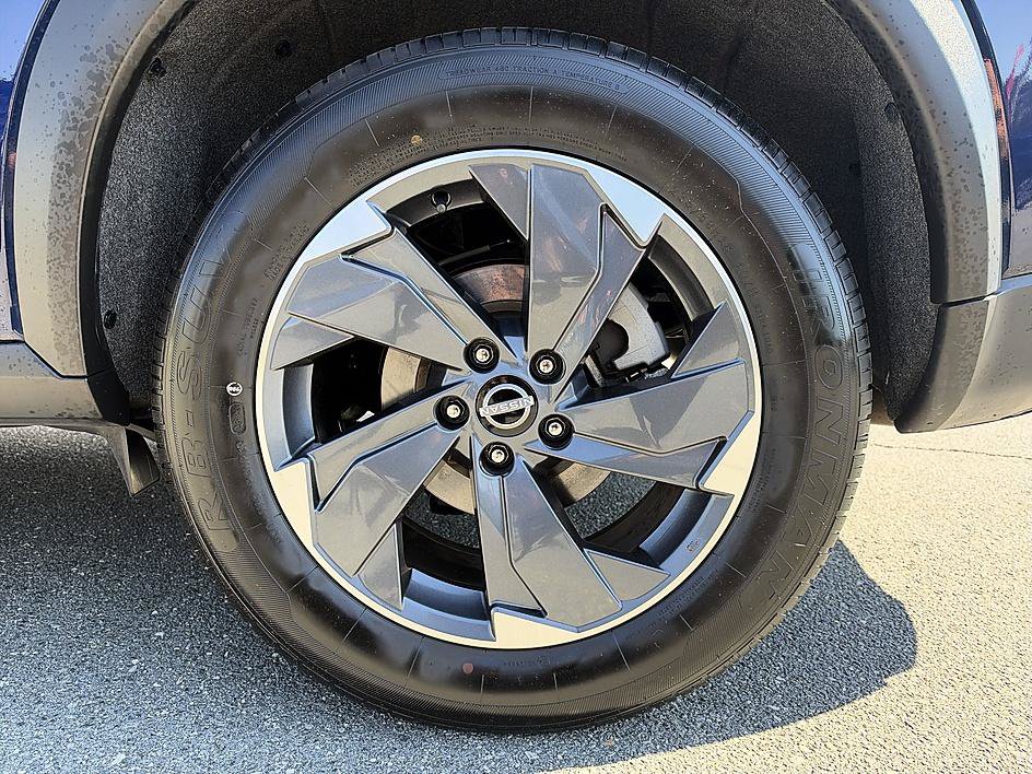 Certified 2025 Nissan Rogue SV AWD/4WD image 10