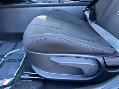 Certified 2025 Hyundai Elantra Sport image 15