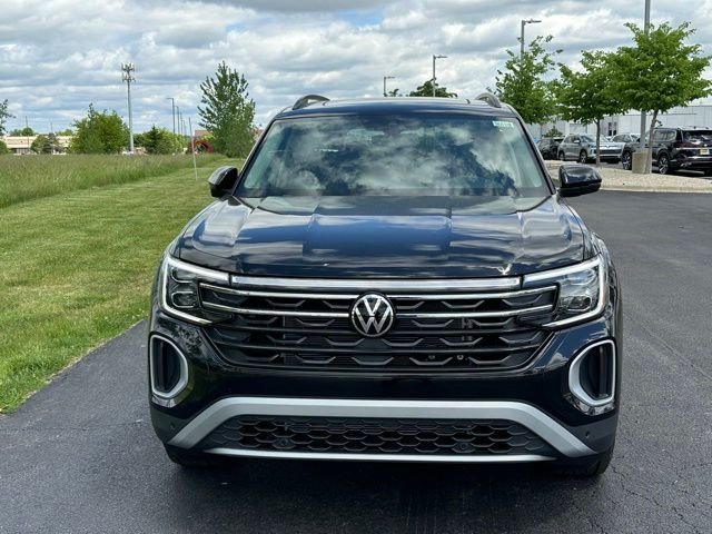 New 2026 Volkswagen Atlas Peak Edition AWD/4WD image 2