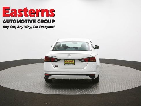 Used 2025 Nissan Altima 2.5 SV FWD image 36