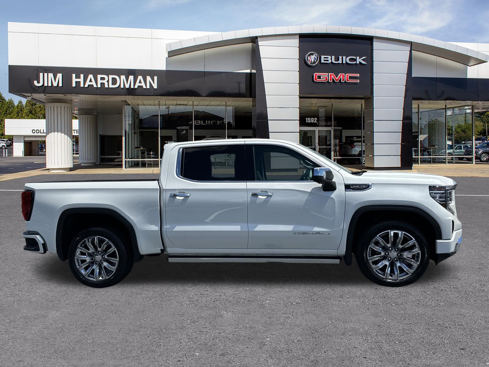 Used 2023 GMC Sierra 1500 Denali w/ Denali Reserve Package AWD/4WD image 8