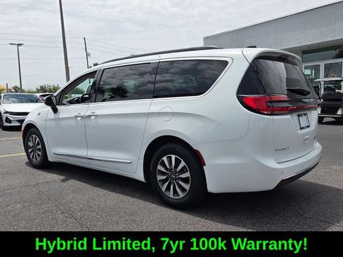 Used 2023 Chrysler Pacifica Limited FWD image 5