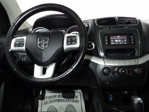 Used 2019 Dodge Journey SE w/ Connectivity Group FWD image 14