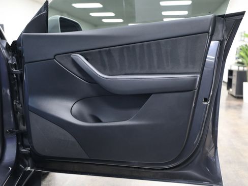 Used 2021 Tesla Model Y Performance image 31