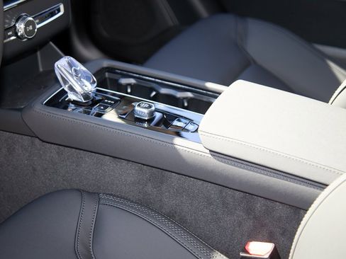 New 2026 Volvo XC90 B6 Plus w/ Protection Package Premier image 16