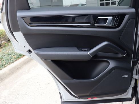 Used 2021 Porsche Cayenne Coupe image 53