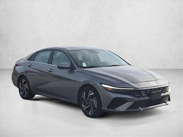 Used 2024 Hyundai Elantra Limited FWD image 3