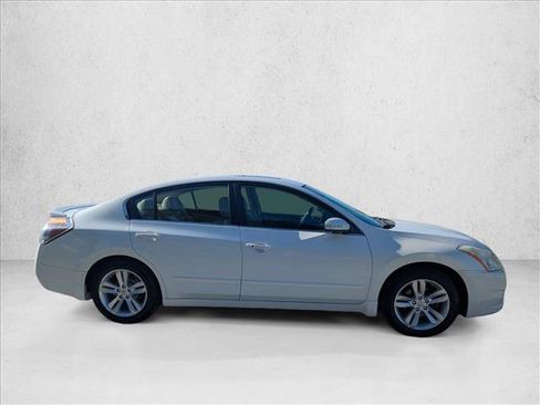 Used 2012 Nissan Altima 3.5 SR w/ Sport Pkg FWD image 7