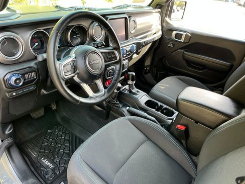 Used 2021 Jeep Wrangler Unlimited Rubicon 4xe w/ Cold Weather Group AWD/4WD image 10