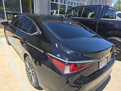 Used 2024 Lexus ES 250 w/ Premium Package AWD/4WD image 4