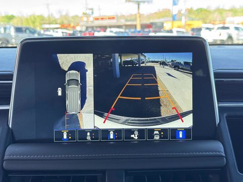 Used 2022 Chevrolet Suburban LT w/ LT Signature Package image 26