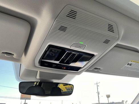 New 2026 Volkswagen Tiguan SE image 16