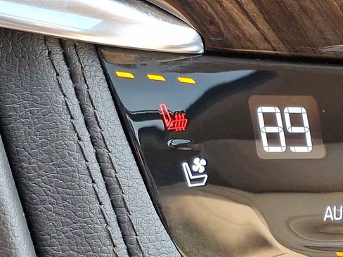 Used 2022 Cadillac XT6 Sport w/ Platinum Package image 27