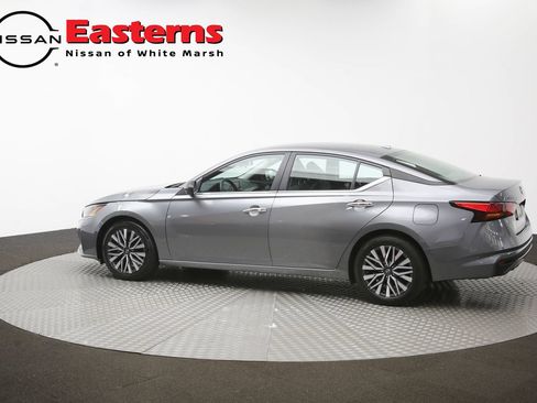 Used 2025 Nissan Altima 2.5 SV FWD image 60