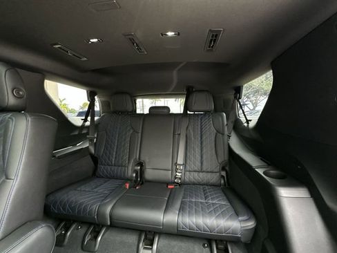 Certified 2026 Cadillac Escalade IQL Sport 1 w/ LPO, ONYX Package AWD/4WD image 32