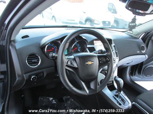Used 2016 Chevrolet Cruze LT w/ Sun And Sound Package FWD image 9