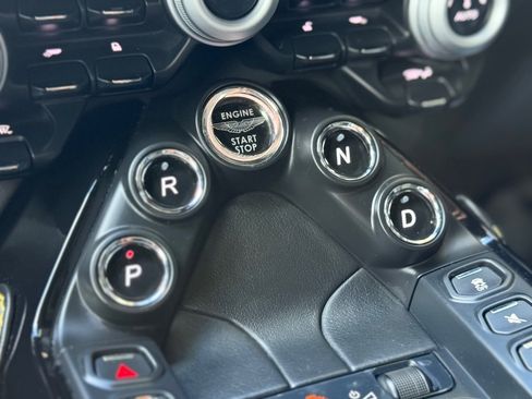 Used 2020 Aston Martin V8 Vantage Coupe RWD image 28