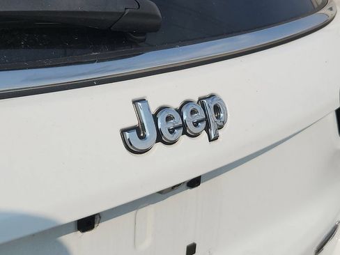 Used 2024 Jeep Compass Latitude w/ Sun and Sound Group AWD/4WD image 4