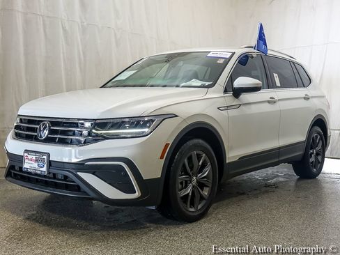 Used 2022 Volkswagen Tiguan SE AWD/4WD image 2