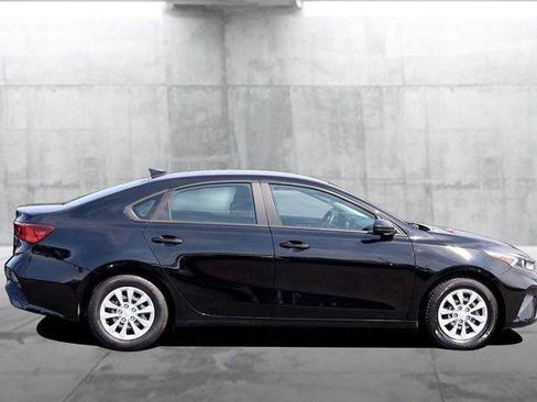 Used 2023 Kia Forte LX FWD image 5