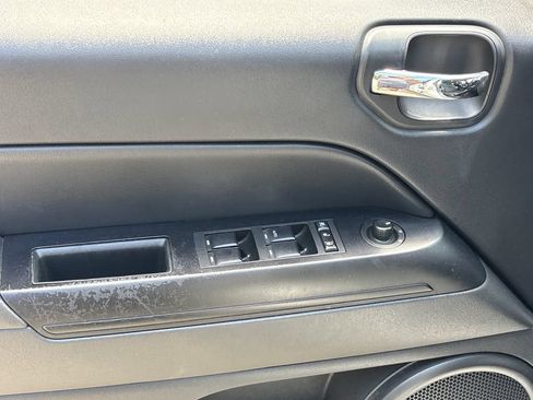 Used 2016 Jeep Compass Sport w/ Power Value Group FWD image 17
