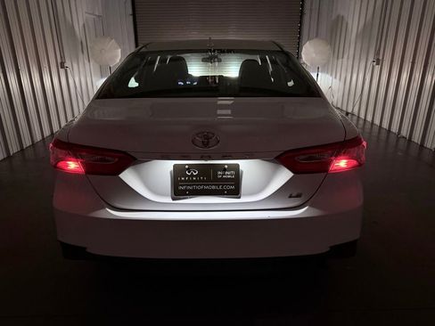 Used 2019 Toyota Camry LE FWD image 9