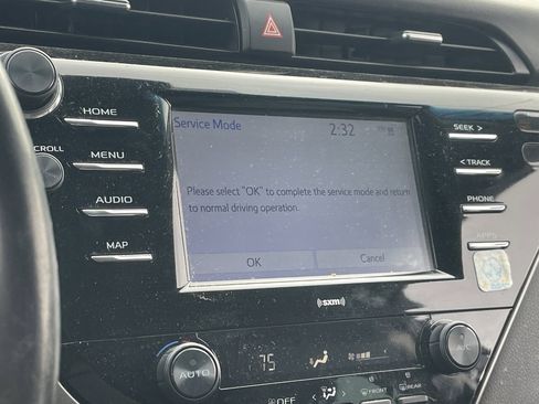 Used 2020 Toyota Camry SE image 5