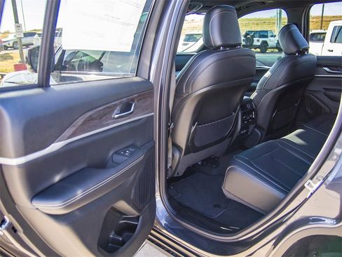 New 2025 Jeep Grand Cherokee Limited image 24