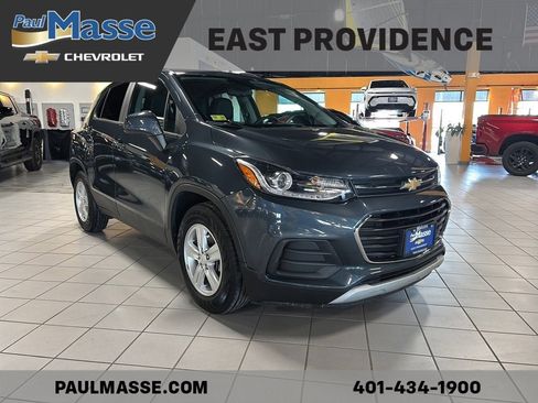 Used 2021 Chevrolet Trax LT w/ Driver Confidence Package image 3