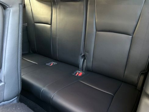 Used 2023 Toyota Highlander Limited image 18