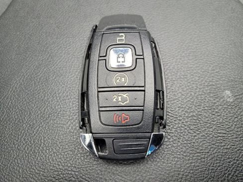 Used 2017 Lincoln MKZ Reserve image 32